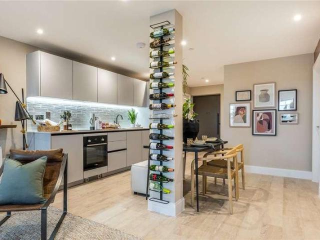 2 bed flat for sale