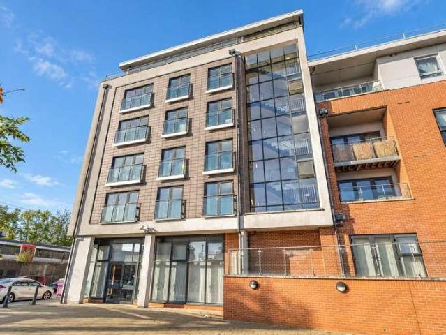 2 bed flat for sale
