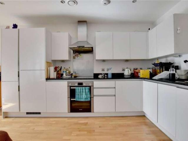 2 bed flat for sale