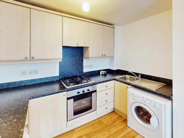 2 bed flat for sale