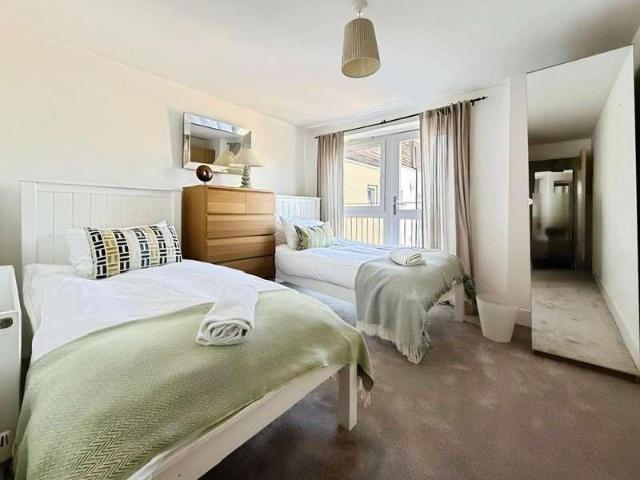 2 bed flat for sale