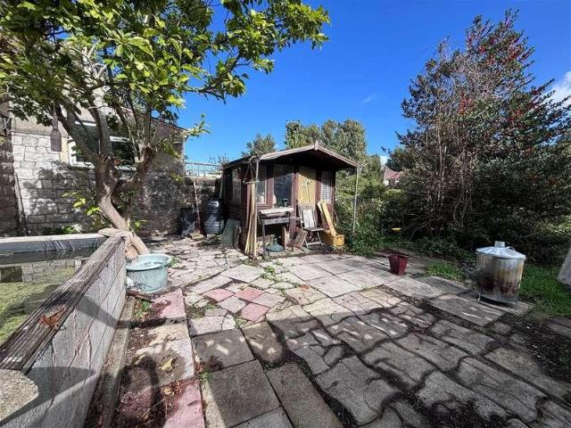 2 bed flat for sale