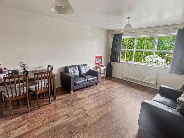 2 bed flat for sale