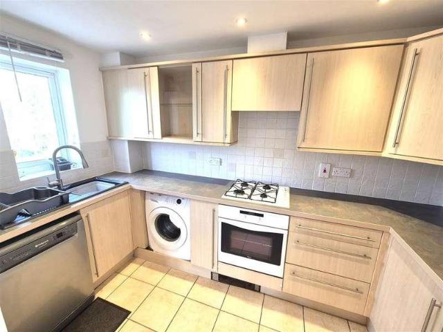 2 bed flat for sale