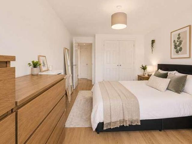 2 bed flat for sale