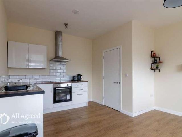 2 bed flat for sale