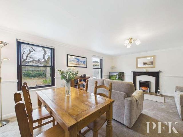 2 bed flat for sale