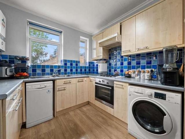 2 bed flat for sale