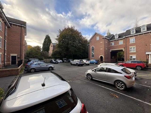 2 bed flat for sale