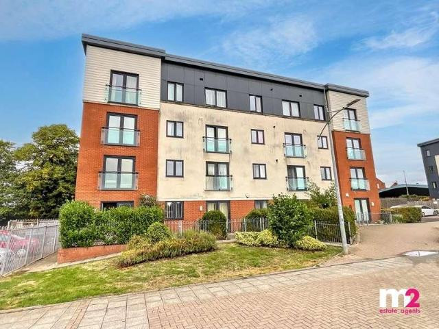 2 bed flat for sale