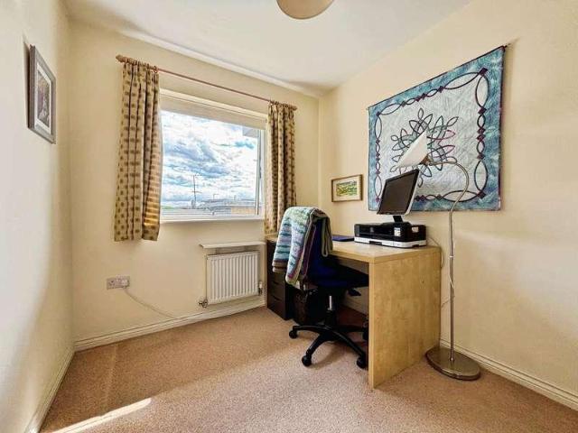 2 bed flat for sale