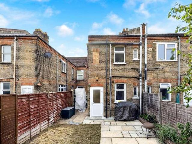 2 bed flat for sale