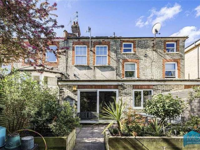 2 bed flat for sale