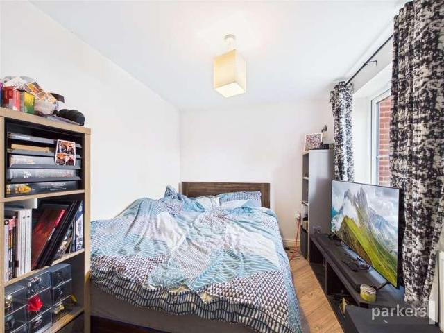 2 bed flat for sale
