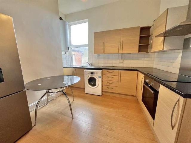 2 bed flat for sale