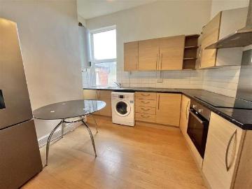 Glossop, Midlands - Equipped kitchen
