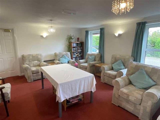 2 bed flat for sale