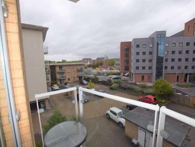 2 bed flat for sale