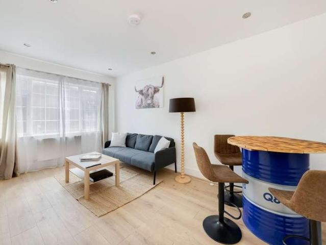 2 bed flat for sale