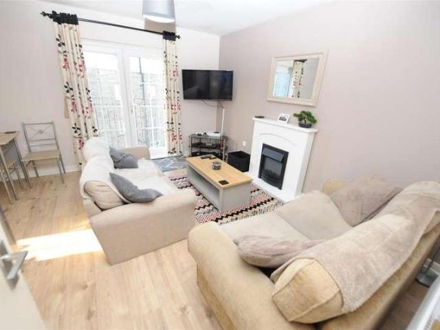 2 bed flat for sale