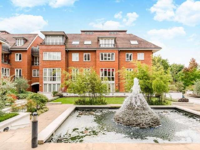 2 bed flat for sale
