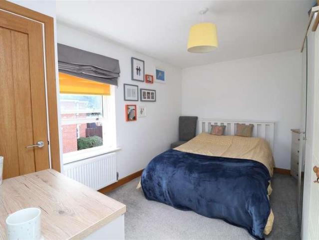 2 bed flat for sale