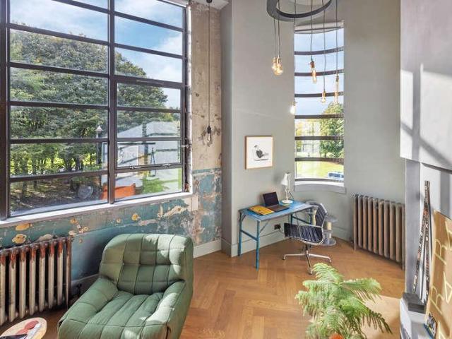 2 bed flat for sale