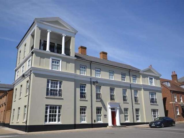 2 bed flat for sale