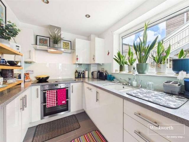 2 bed flat for sale