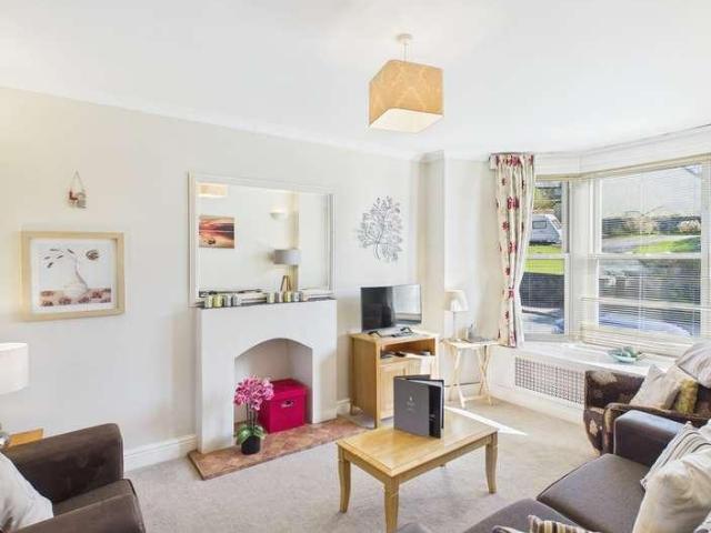 2 bed flat for sale
