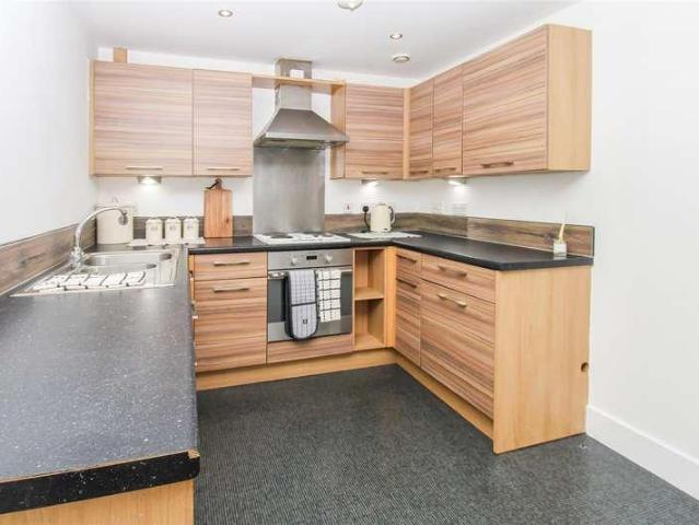 2 bed flat for sale