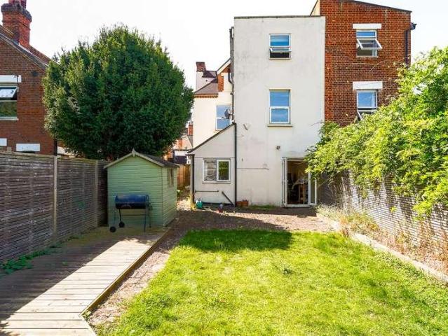 2 bed flat for sale