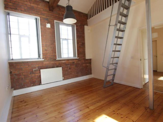 2 bed flat for sale