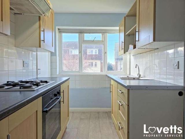 2 bed flat for sale