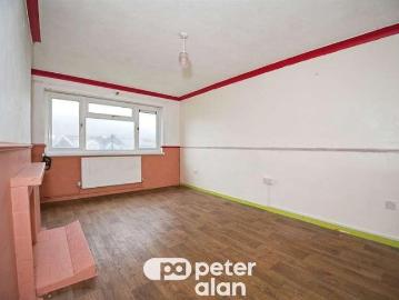 2 bed flat for sale