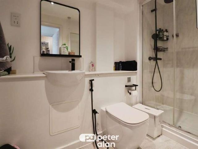 2 bed flat for sale