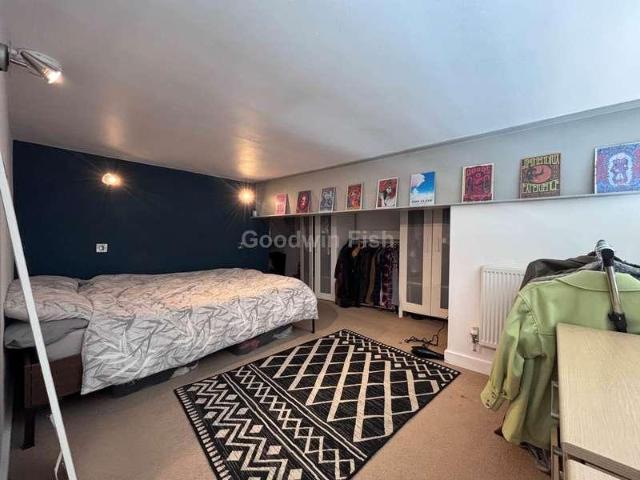 2 bed flat for sale