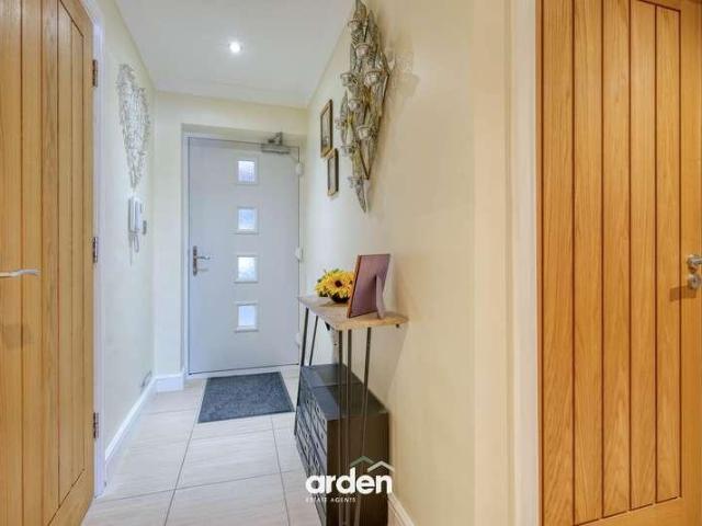 2 bed flat for sale