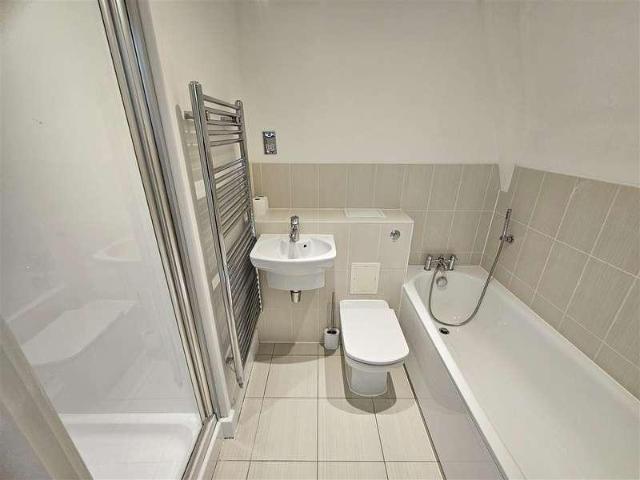 2 bed flat for sale