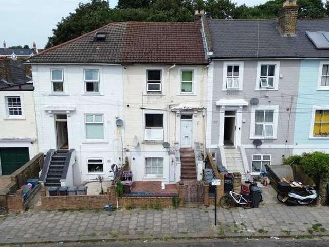 2 bed flat for sale