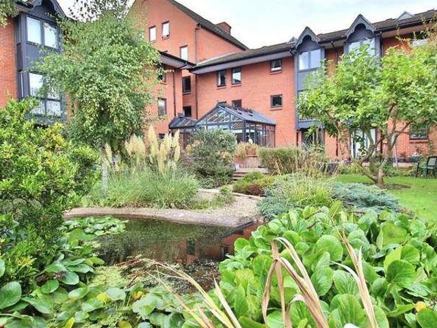 2 bed flat for sale