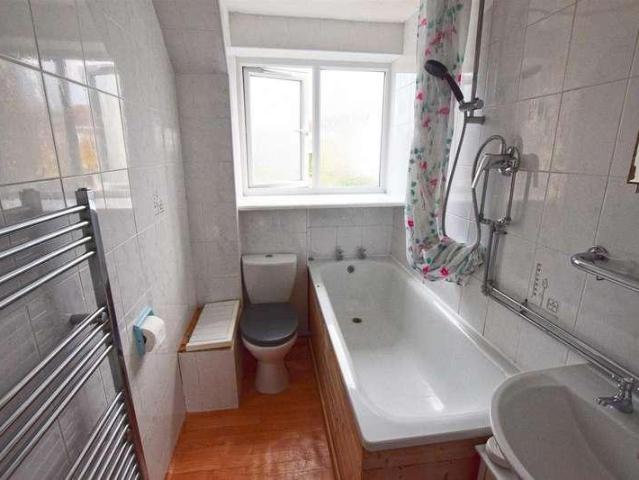 2 bed flat for sale