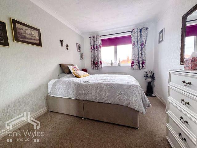 2 bed flat for sale