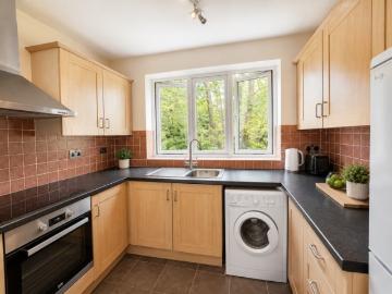 2 bed flat for sale