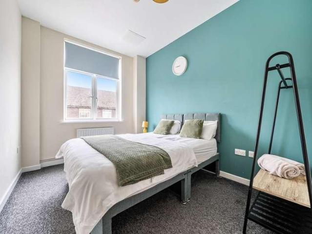 2 bed flat for sale