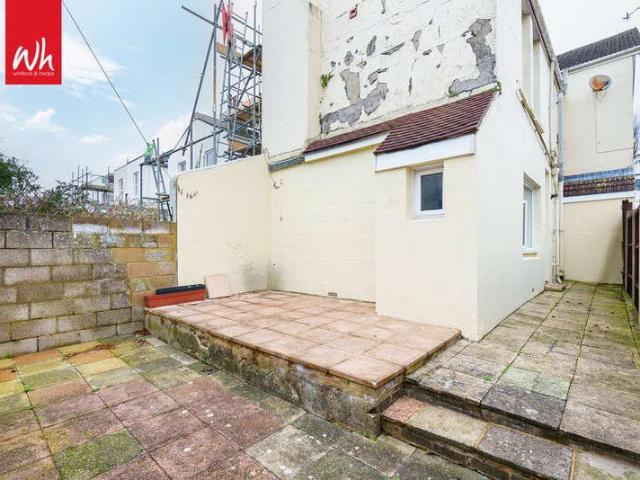 2 bed flat for sale