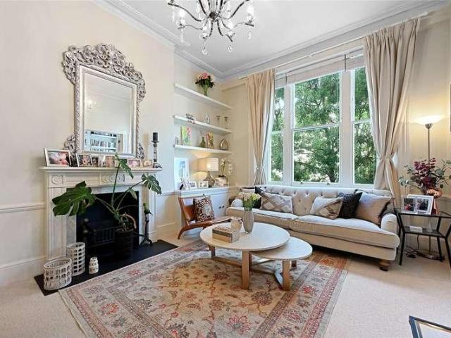 2 bed flat for sale