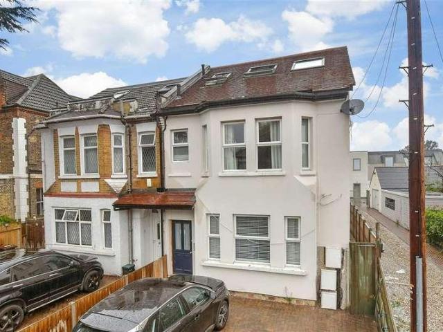 2 bed flat for sale