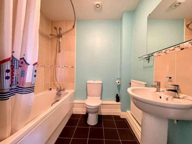 2 bed flat for sale