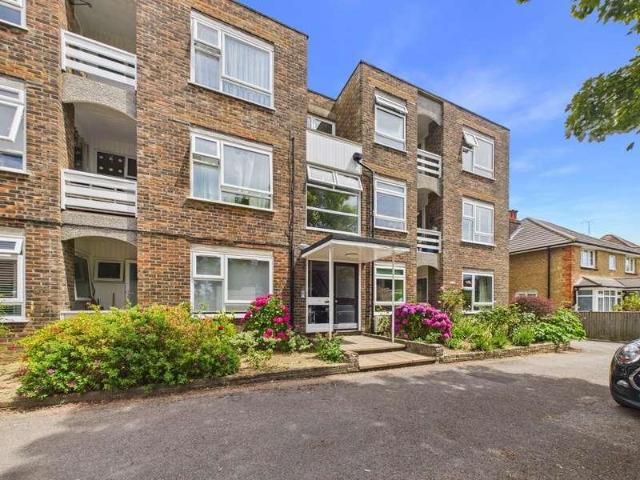 2 bed flat for sale